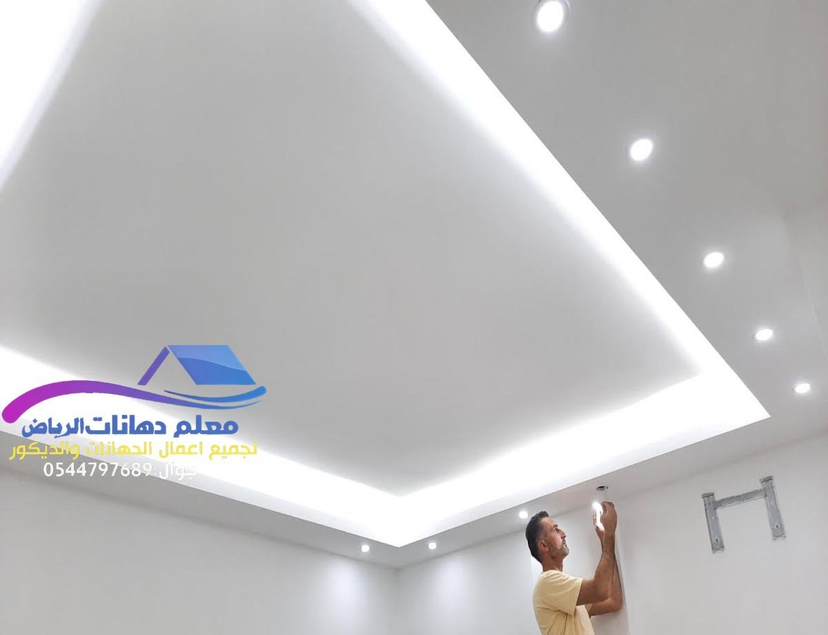 ديكورات جبس أنيقة تمنح الأسقف والجدران مظهرًا عصريًا ومتناسقًا بلمسات فنية. 